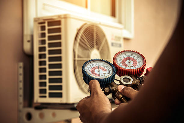 Professional Hvac technician working in Bethany, IL